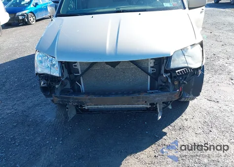 2015 Chrysler Town & Country Touring z USA, uszkodzony, nr VIN 2C4RC1BG8FR620186